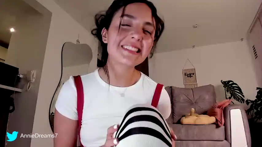 Annie_dreams – Chaturbate Video Stream Recording – 2025-02-17 20:33:23