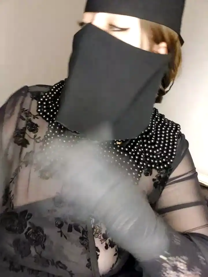 Queen_amina – Stripchat Video Stream Recording – 2025-04-07 18:58:37